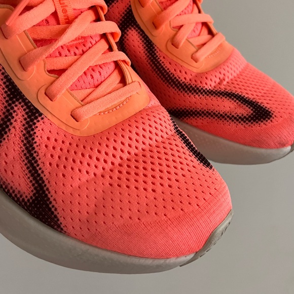 lululemon Beyondfeel running shoes - Picture 15 of 16
